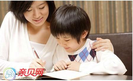 妈妈怎么样教育孩子 职业妈妈一天中24个教育孩子的机会!