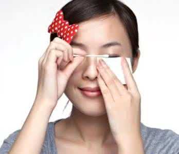 自制卸妆水配方简单的 简单快速卸妆的方法