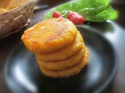 松软玉米饼的做法 养生黄金玉米饼！很香很松软，不干不硬，糖少油少！秘诀在这里！