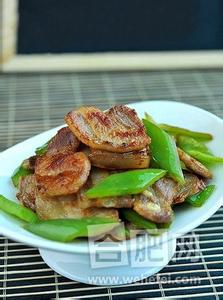 肉质鲜嫩 教你制作:肉质鲜嫩的盐煎尖椒五花肉