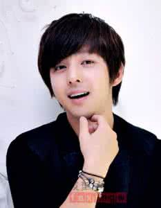 薛之谦暧昧发型 韩国歌手金起范发型清新时尚暧男范儿