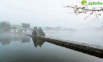 大雨落在横山上打一字 让雨落在心里