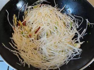 酸辣土豆丝 土豆丝竟然还有这么多花样！实在惭愧