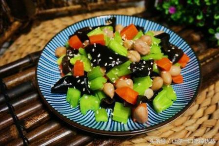 好管家2017最牛年夜饭 2017年年夜饭凉拌菜 这道凉拌菜色香味俱全,年夜饭上桌绝对高大上,孩子也不挑食!