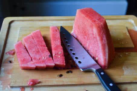 西瓜籽可以吃吗 可以去掉西瓜籽的刀