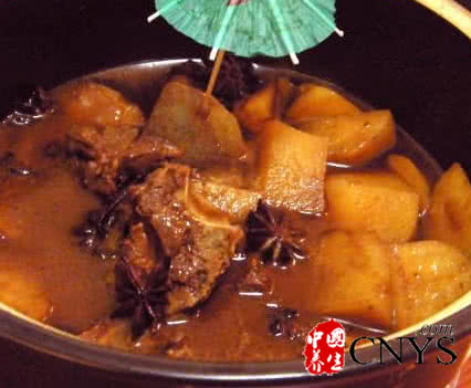 排骨炖土豆的家常做法 美味大餐排骨炖土豆的做法大全