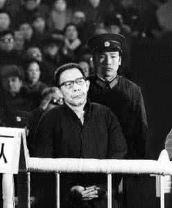 张春桥追悼会 张春桥 张春桥受审时不慎泄了什么密?