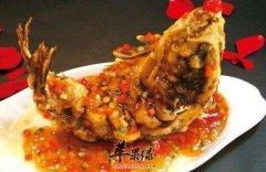 糖醋鲤鱼的做法 糖醋鲤鱼大家都吃过但不一定做过,看完这个你以后不用去饭店了!