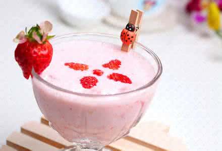 早餐空腹喝酸奶 早餐空腹喝酸奶 早餐空腹喝酸奶真的伤胃吗？