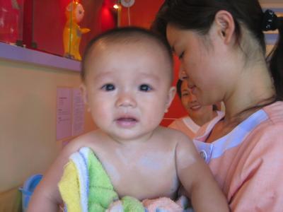 如何让身体更健康 夏天宝宝裸睡对身体更健康