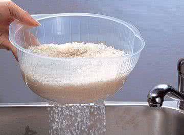 淘米水的作用与功效 淘米水养生的功效