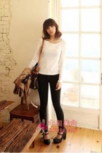 牛仔裤搭配高跟鞋 仔裤+高跟鞋 如此搭配才显瘦!