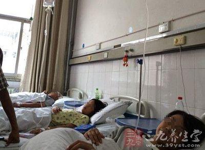 食物中毒上吐下泻 平顶山上百名学生疑似食物中毒 上吐下泻