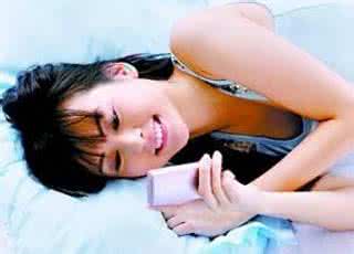 睡前玩手机的危害 睡前玩手机有哪些危害?