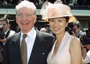 默多克谈邓文迪的女儿 邓文迪掌掴 默多克遭男子扔剃须膏袭击 妻子邓文迪跃身还击视频 默多克邓文迪:中西合璧的忘年恋 邓文迪掌掴