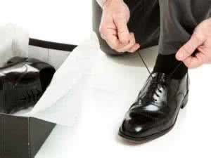 穿新皮鞋磨脚怎么办 新皮鞋怎么穿不磨脚