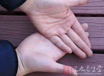 治疗手足癣专家 专家称手足癣冬天治疗冬天更有效