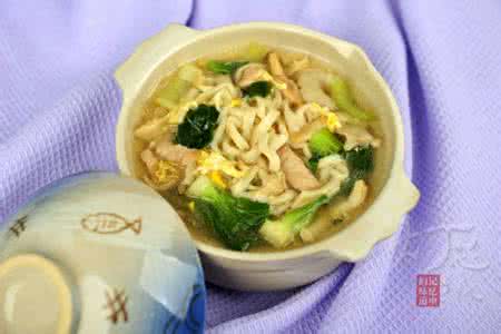 炒菜爆锅 主食、菜、汤“三合一”的——爆锅蘑菇油菜面