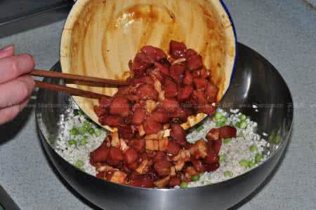 五香肉粽 详图细解：牛角五香肉粽的做法