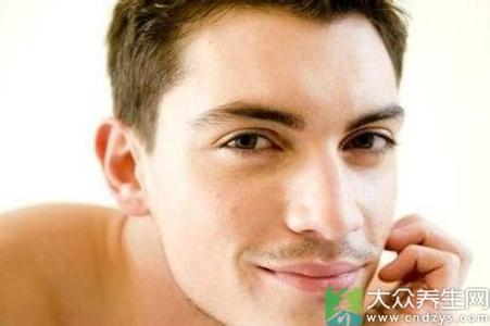 男人耳朵低于眼睛面相 爱，男人的眼睛，女人的耳朵