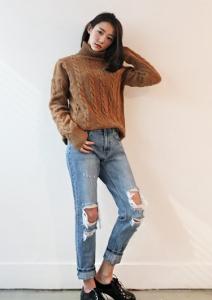 开胸毛衣开肛牛仔裤 早春毛衣与牛仔裤的美丽穿搭