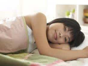 张艺兴裸睡穿内裤吗 裸睡好还是穿内裤 裸睡是为感受抚摸 女人的8个秘密男人不知