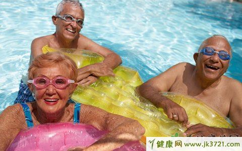 老年人游泳注意事项 老年人游泳要注意什么