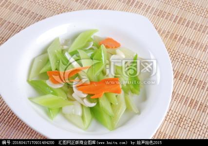 减肥瘦身食谱 秋季吃什么减肥 自制瘦身食谱西芹炒百合