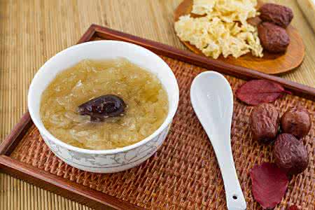 白木耳的功效与作用 白木耳炖肉 你意想不到的功效 