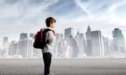 踏上爸爸上班的路 家有男孩,爸爸脚下的路很长很长……