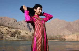撒拉族服饰 撒拉族服饰 撒拉族服饰有何民族特色