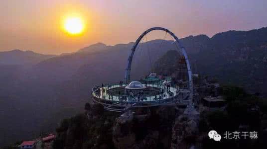世界最大玻璃观景台 世界最大玻璃观景台来啦！700米高空全透明，跪着也要爬完！