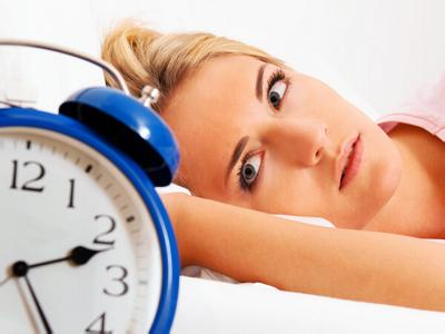 晚上失眠多梦怎么回事 晚上经常失眠多梦 晚上经常失眠多梦是怎么回事？