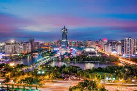 如何一夜之间发烧39度 陆杭民 一夜之间,杭州又一不小心震惊了世界,全城杭民齐聚武林广场,共迎2017!
