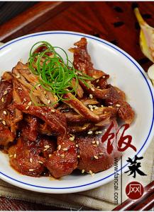 手撕猪肉 番茄香焖手撕猪肉 这样做猪肉很鲜美