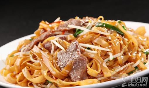 鸡蛋炒河粉 干炒牛河 鸡蛋炒河粉