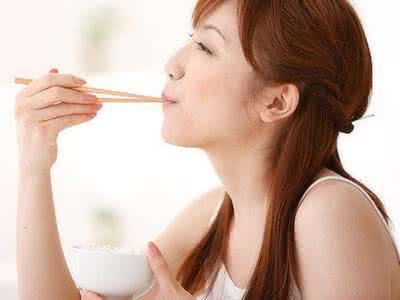 腹式呼吸 干燥春季 腹式呼吸解除便秘困扰