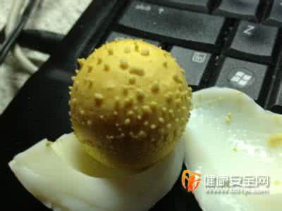 滚鸡蛋去湿毒原理 去湿毒 鸡蛋如何去湿毒