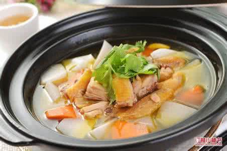 砂锅煲鸡汤 砂锅煲鸡汤的做法 如何煲一锅鲜美的鸡汤？
