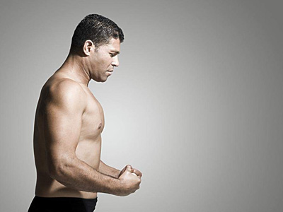 膝关节软骨磨损 男人跑步小心磨损膝关节