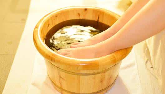 用什么泡脚可以减肥 冬天养生用什么泡脚？