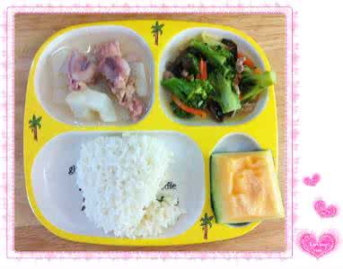 幼儿园午餐食谱 幼儿园午餐食谱 幼儿园午餐出现塑料和蜗牛