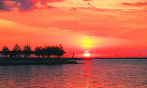 水风清 晚霞明 晚霞归暮处，风烟断黄昏