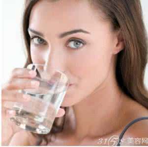 邓丽君迅速衰老照片 早上喝四种水会迅速衰老