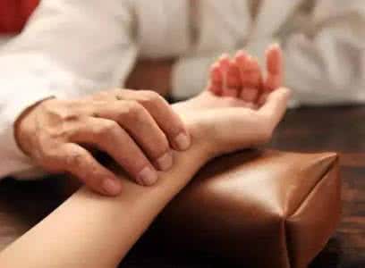 孕妇如何排除体内湿气 孕妇如何排除体内湿气 身体湿气怎么排除？10招解决！