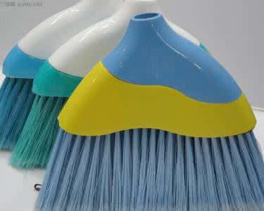 扫把垃圾 如何清理扫把上粘着的垃圾