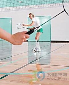 羽毛球打球技巧 打羽毛球 这些打球误区要知道