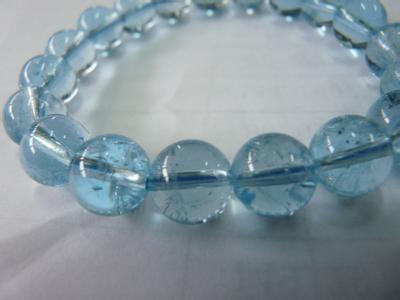 托帕石和海蓝宝的区别 托帕石和海蓝宝的区别 海底的勇敢之石海蓝宝