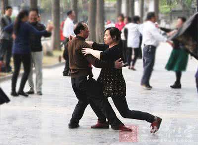 广场舞祝妈妈健康长寿 祝妈妈健康长寿广场舞 跳广场舞的好处 跳广场舞让您健康又长寿