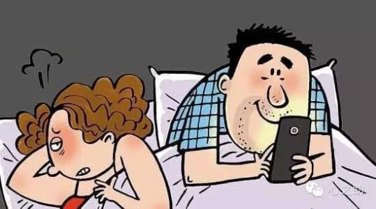 长时间盯着手机屏幕 为何他只会盯着屏幕，从不顾及你？